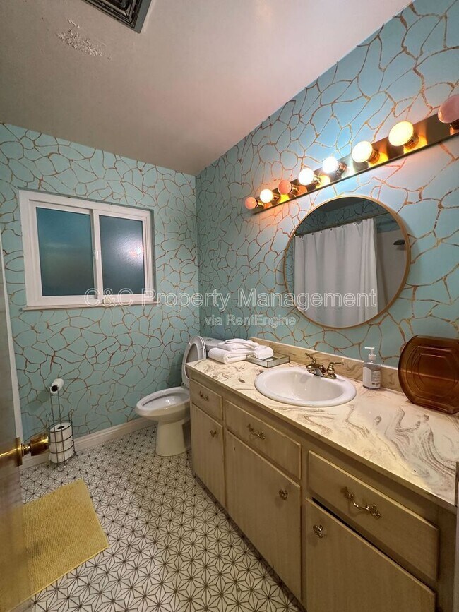 Building Photo - 425 Edgerton Dr
