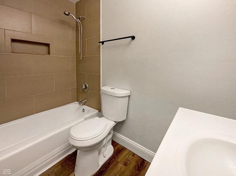 Building Photo - 8124 Goldenrod Ct