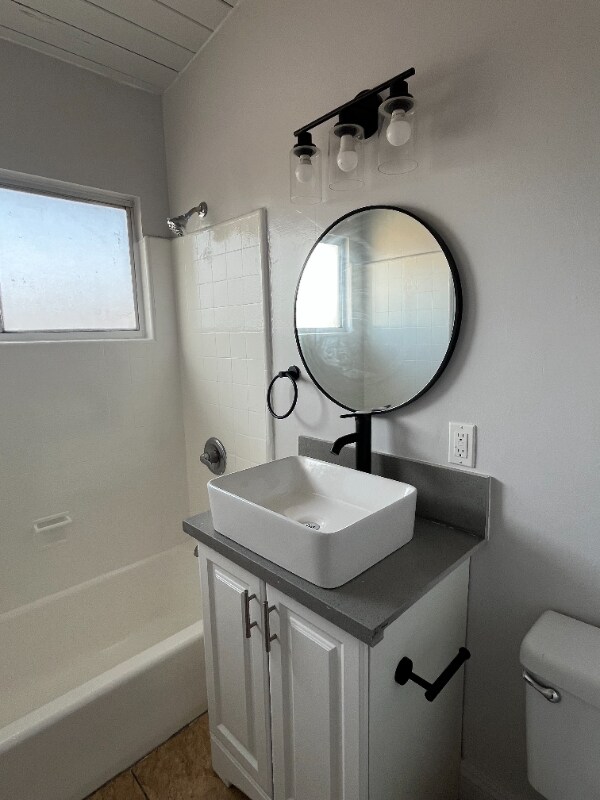 Building Photo - 1246 W 93rd St