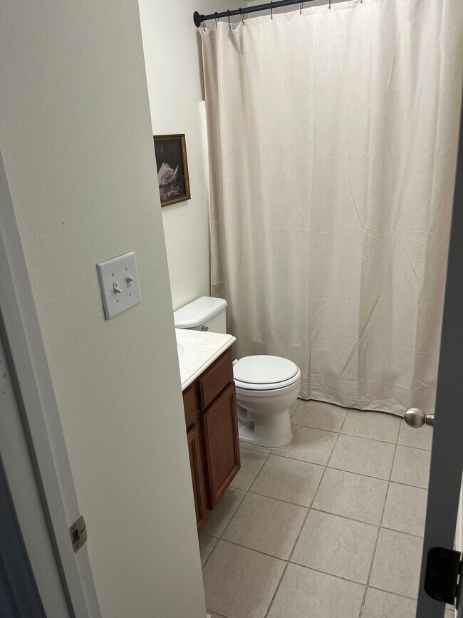 Building Photo - 208 Robin St