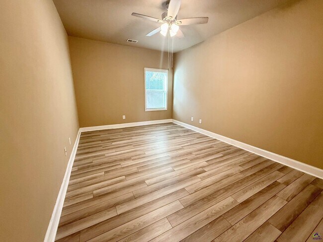 Building Photo - 108 W Haven Dr