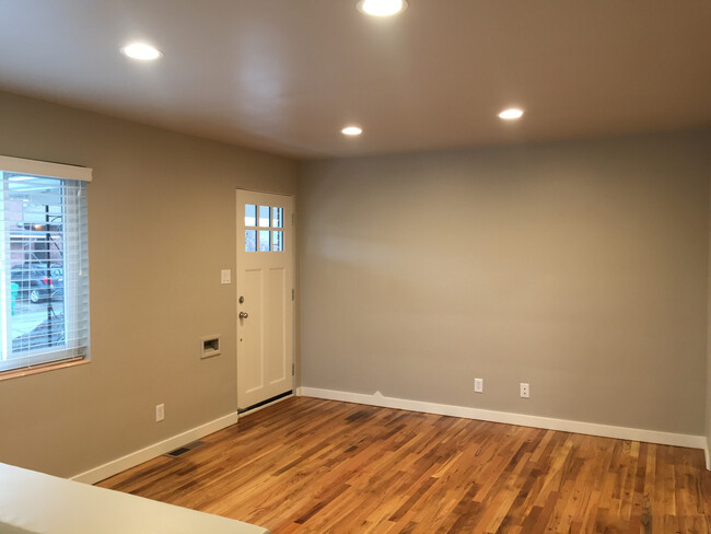 Building Photo - Midtown 1 bed Fully Remodeled