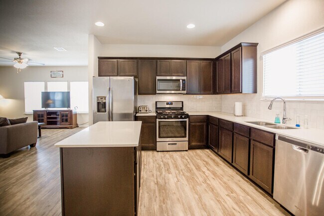 Building Photo - 242 Mossycup Dr