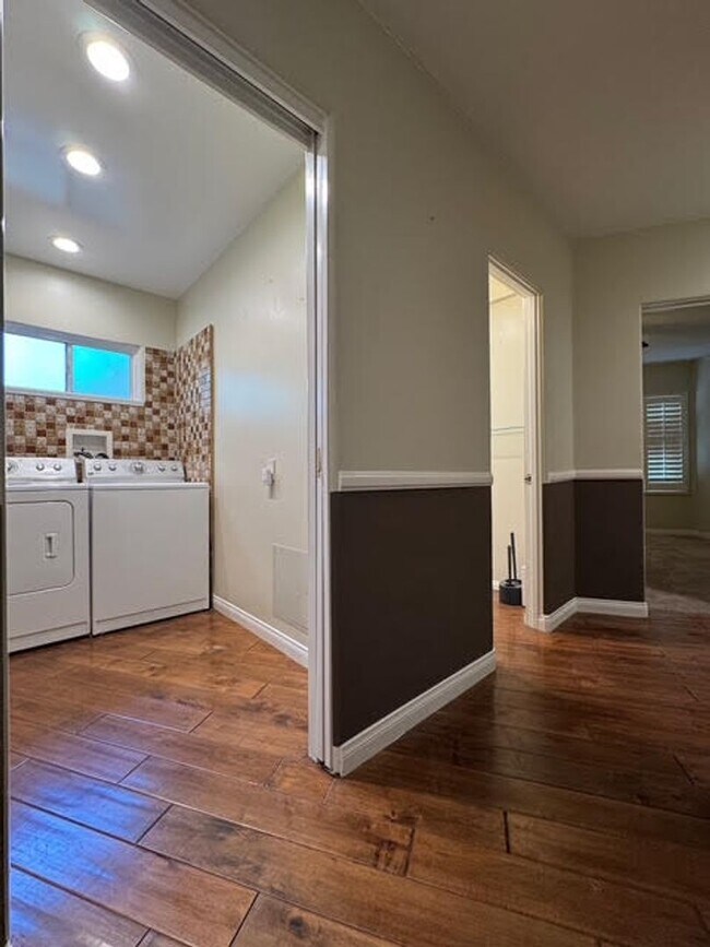 Building Photo - 714 Oceanview Dr