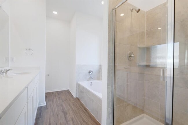 Building Photo - 323 Mineral Springs Dr