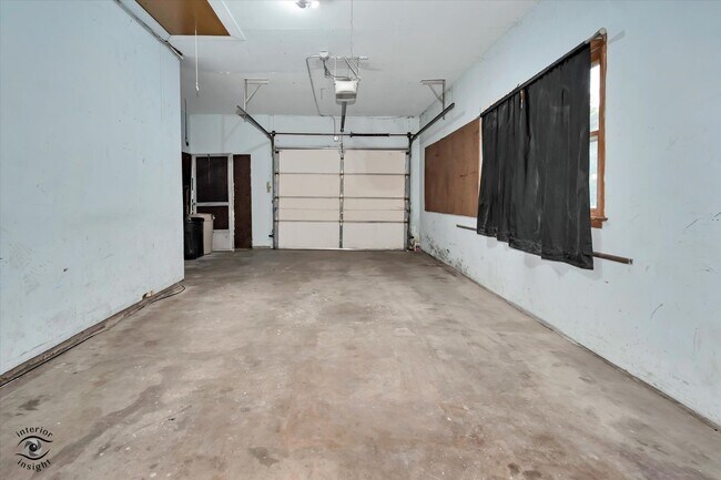 Building Photo - 644 S Calumet Ave