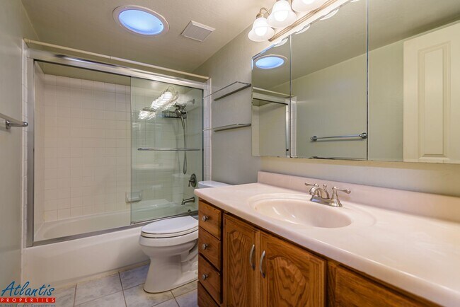 Building Photo - Lovely Home | Bonus Room | A/C | Solar Panels