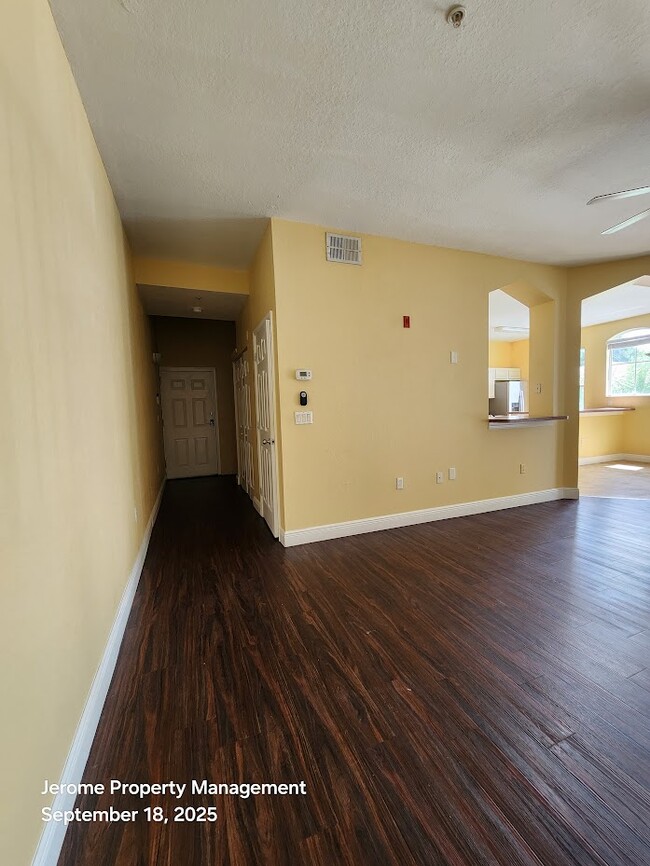 Building Photo - 5011 Sunridge Palms Dr
