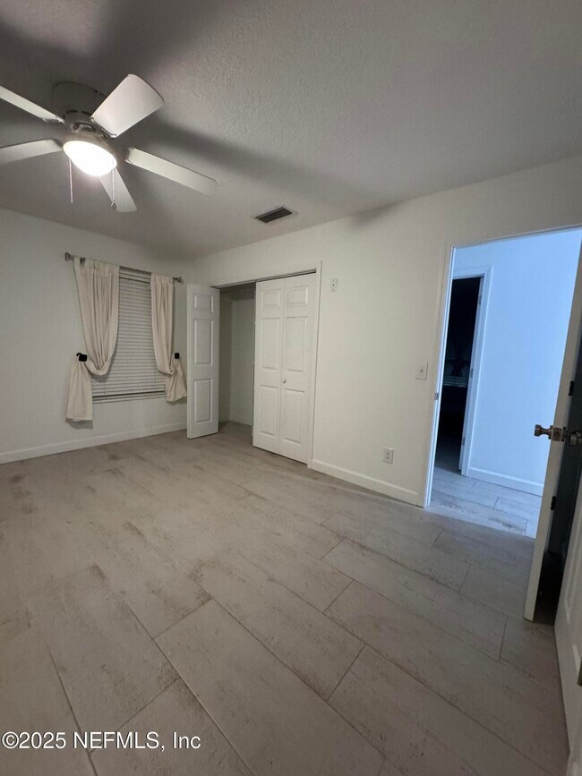 Building Photo - 7335 Floral Ridge Dr