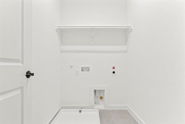 Building Photo - Upgraded Mira Lagos townhome with EV Charger and 2 car garage