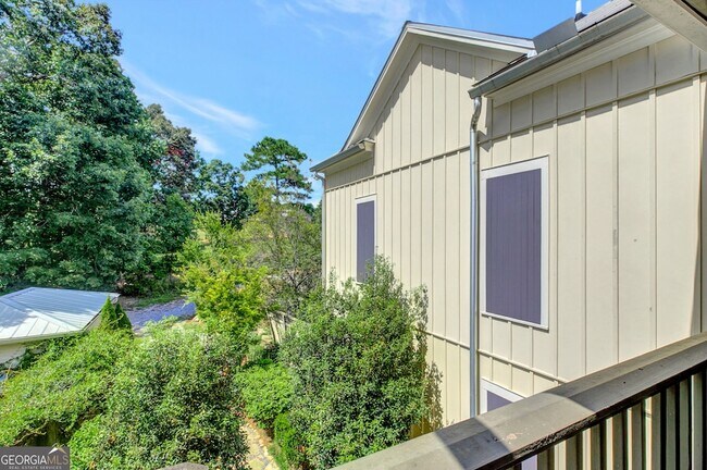 Building Photo - 10659 Serenbe Ln