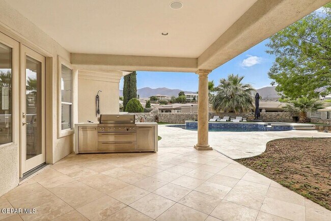 Building Photo - 6528 Calle Placido Dr