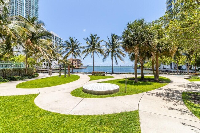 Building Photo - 460 NE 28th St