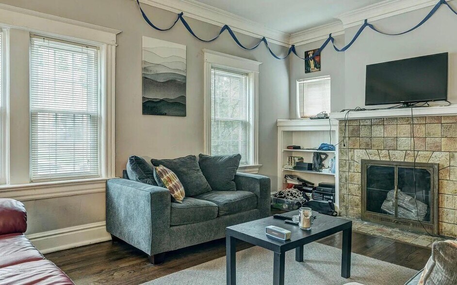 Building Photo - 6415 Cates Ave