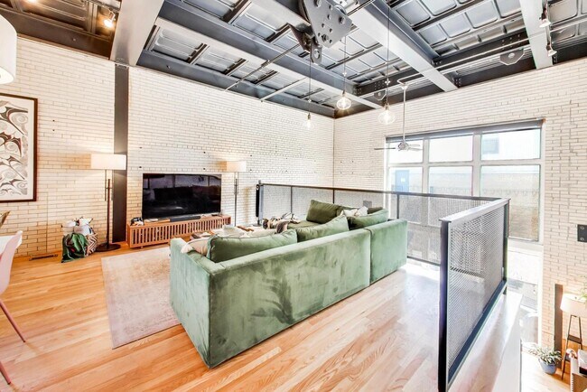 Building Photo - 1128 W Ardmore Ave