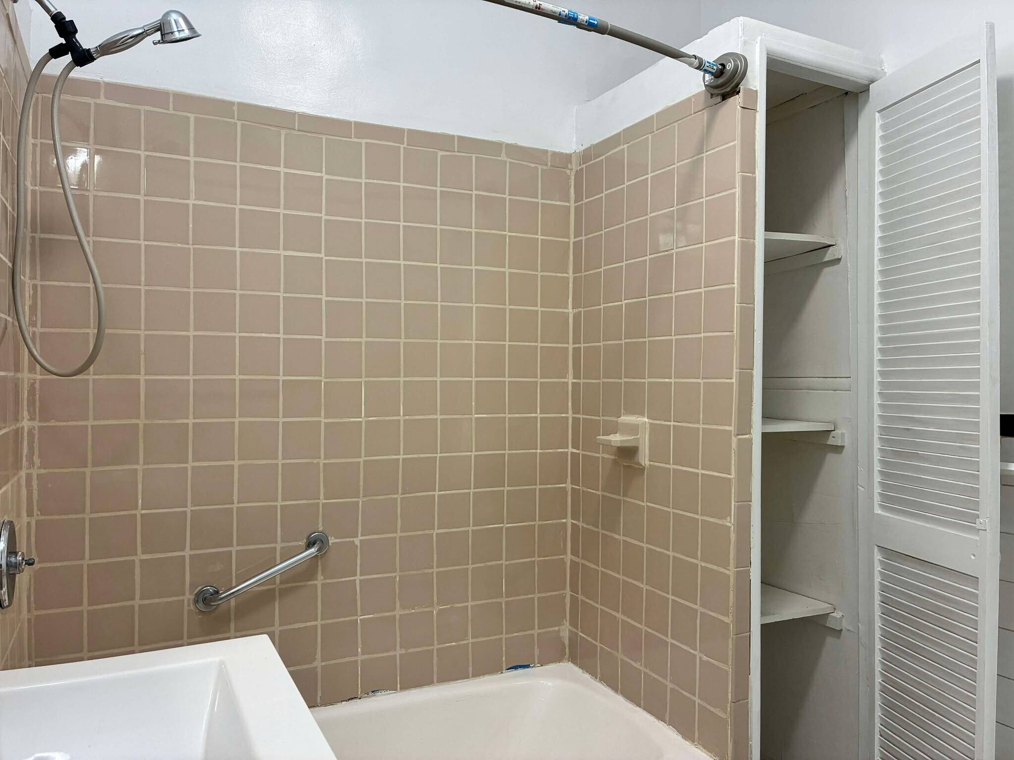 Building Photo - 556 W 161st St