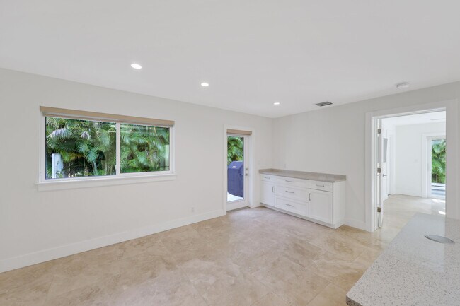 Building Photo - 1386 S Atlantic Dr