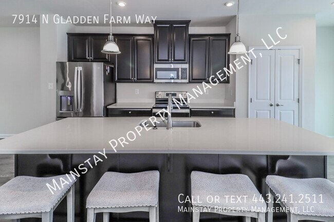 Building Photo - 7914 N Gladden Farm Way