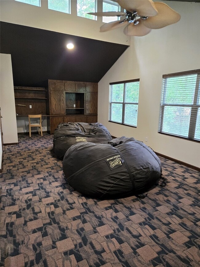 Building Photo - 3231 Hemingway Dr