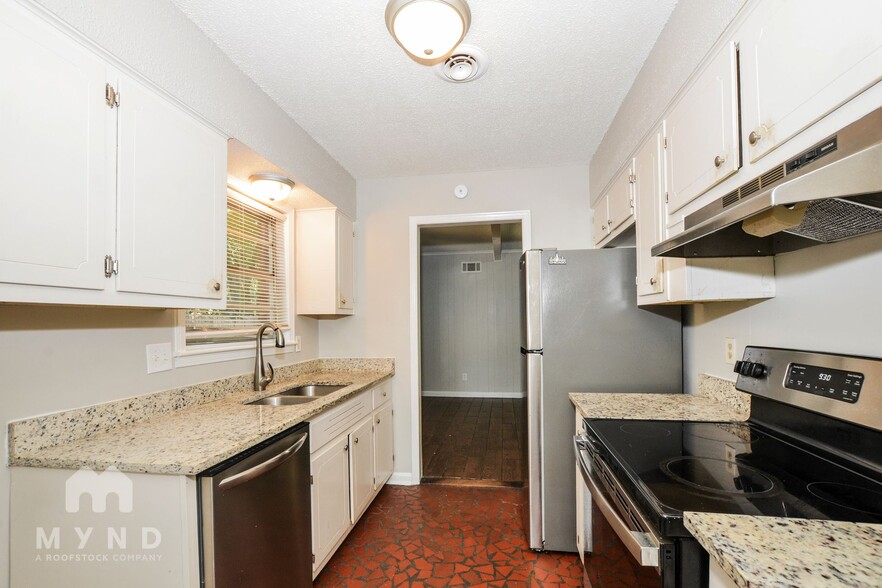 Building Photo - 2154 Ashland Dr