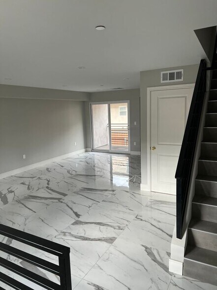 Building Photo - 10324 Mt Gleason Ave