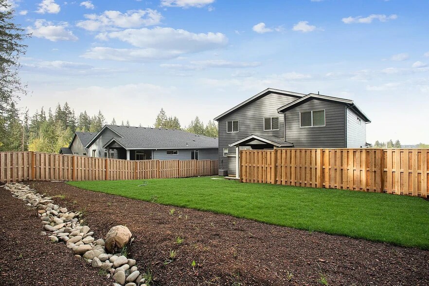 Building Photo - 1256 NE Moore Ave