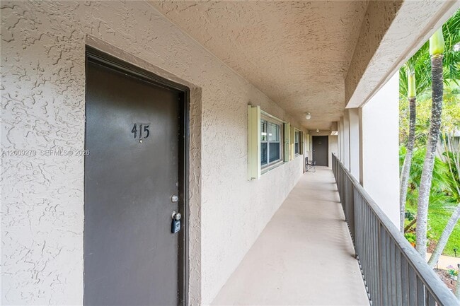 Building Photo - 8513 Old Country Manor