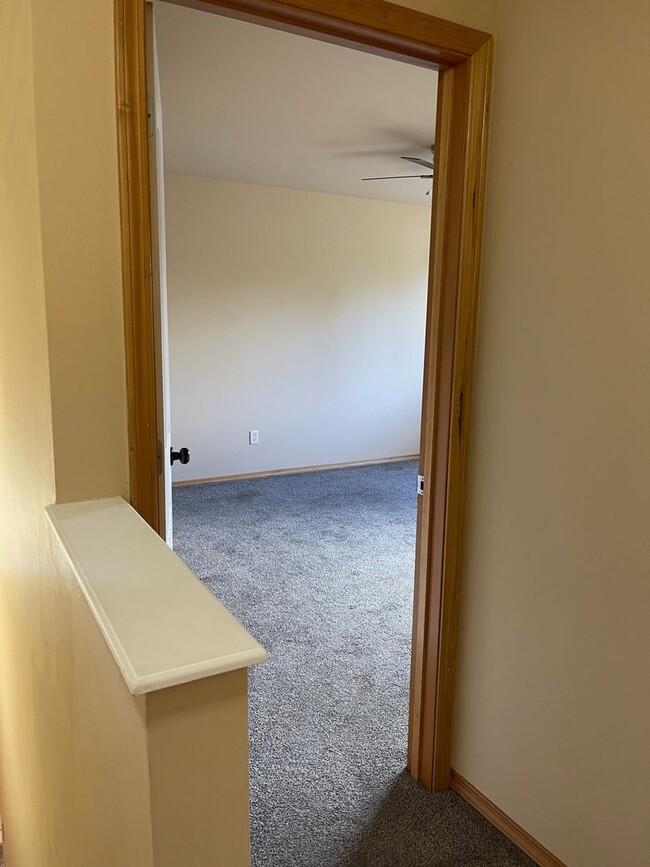 Building Photo - 3 Bed 2.5 Bath in River Rock