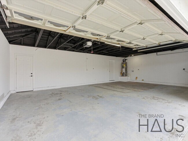 Building Photo - Newly Remodeled Huntington Beach Home with Brand-New AC & Premium Finishes