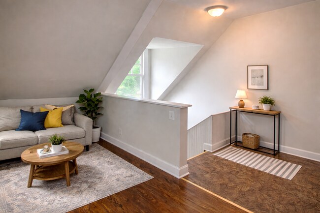 Building Photo - 424 E Maxwell St