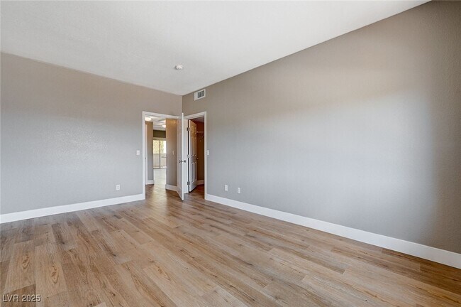 Building Photo - 855 N Stephanie St