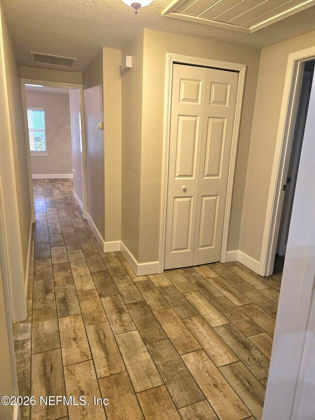 Building Photo - 615 Luna Ct