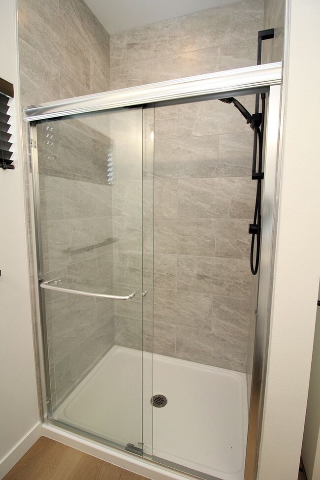 Building Photo - 2516 NE Flanders St