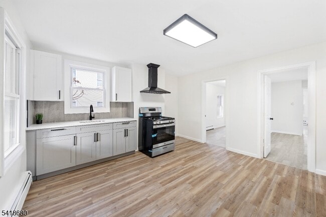 Building Photo - 334 Pine St