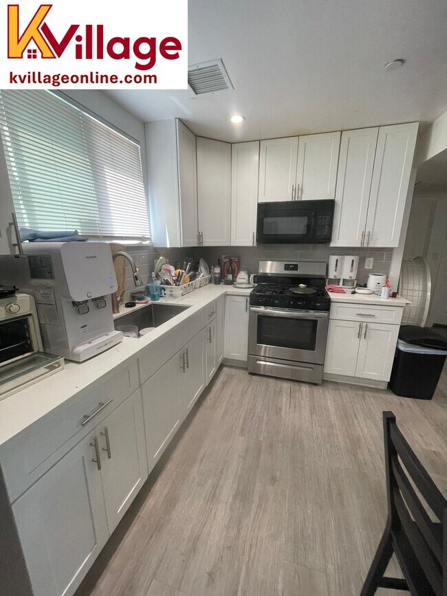 Building Photo - Affordable Bedroom and Bathroom near USC