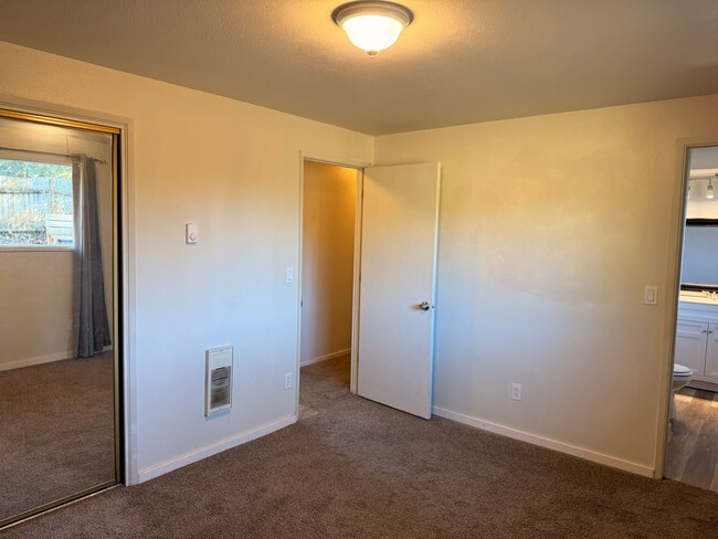 Building Photo - Super Cute Ranch Style 3 Bedroom 2 Bathroom Home!! Bright Kitchen! Fenced Backyard! Garage!