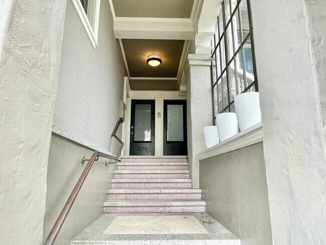 Building Photo - Lower Pacific Heights 2BR/2BA Condo With Bonus Room! Deck! Yard! Garage!  PROGRESSIVE