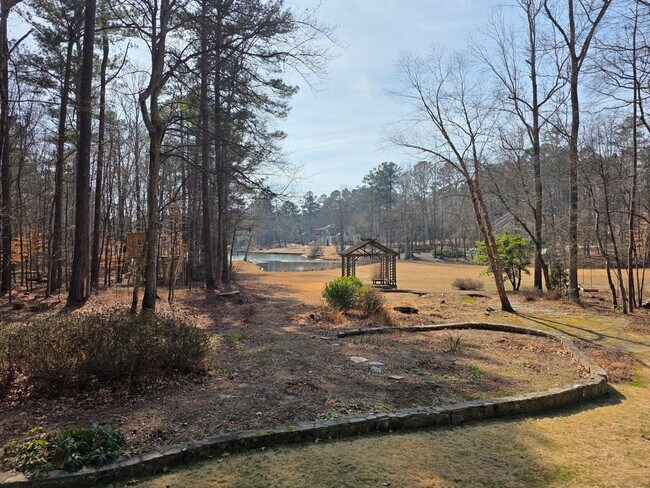 Building Photo - Private 4 bed 3 bath home located in Marietta on 4.5 acres
