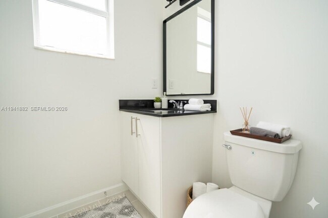 Building Photo - 2646 SE 27th Dr