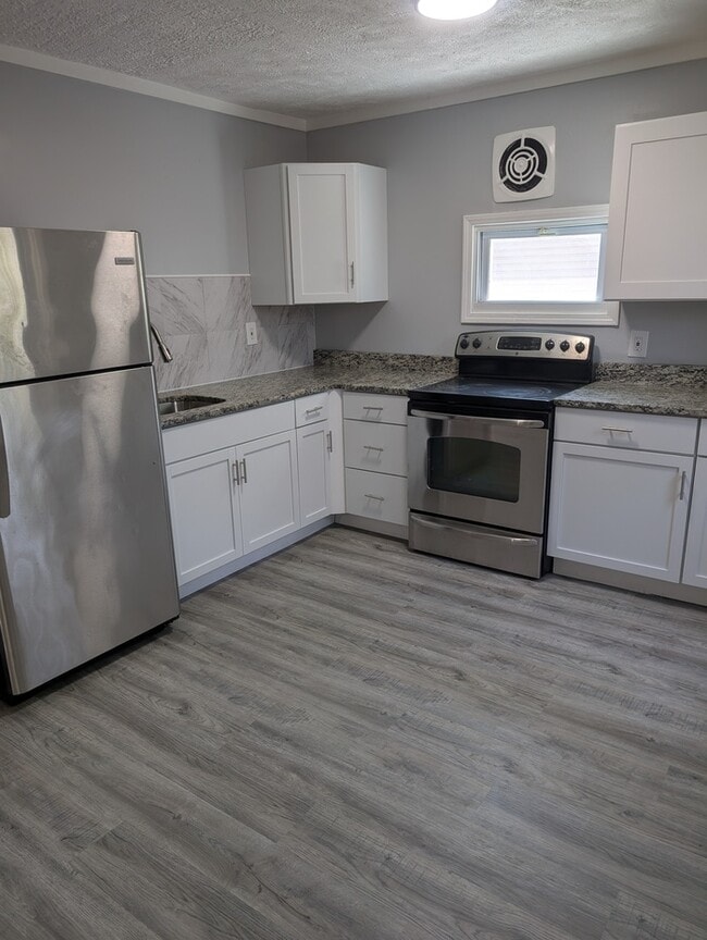 Building Photo - Charming 5 beds 2 baths in Euclid!