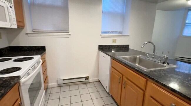 Building Photo - 117 Park Dr