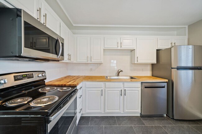 Building Photo - Beautiful Barnes Street Rental Ready early July!