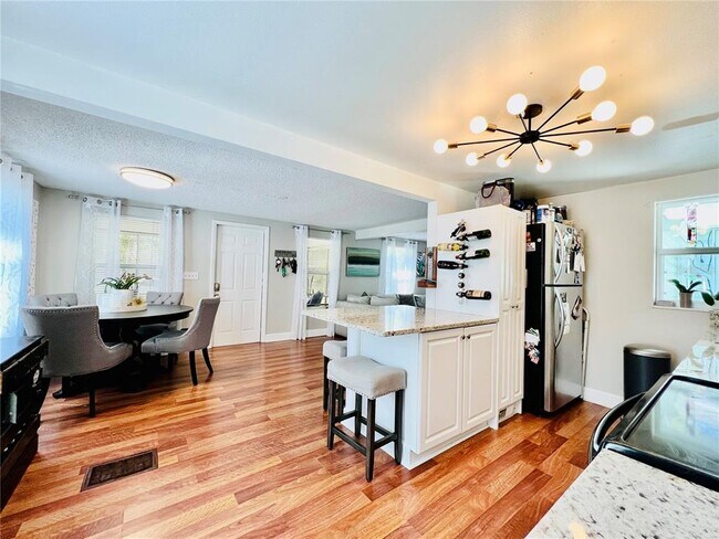 Building Photo - 428 Orangewood Dr