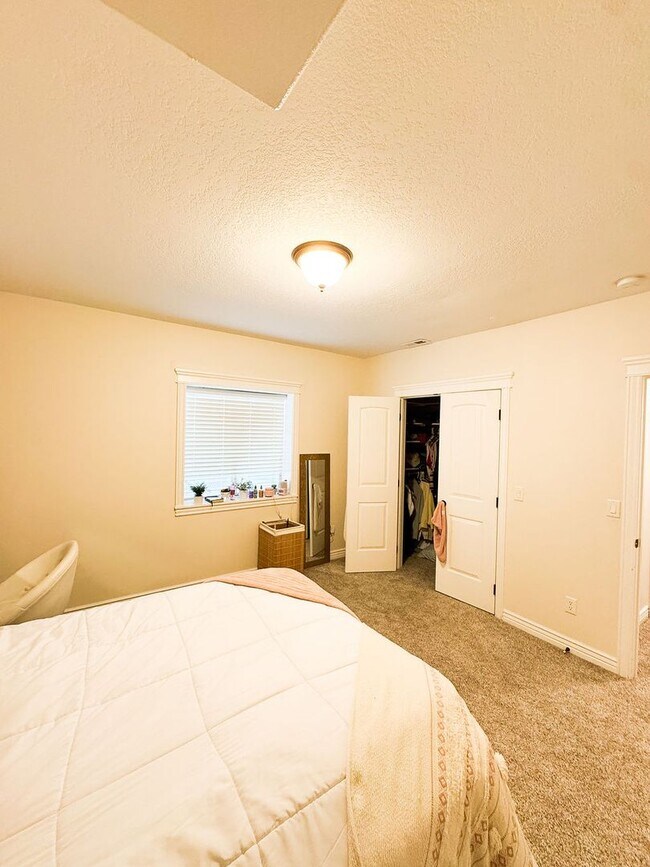 Building Photo - Beautiful Custom Home For Rent In Rexburg!