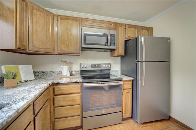 Building Photo - 11401 Roosevelt Way NE