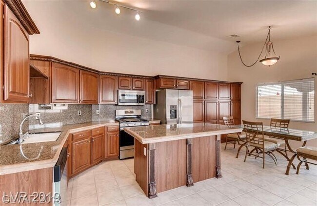 Building Photo - Renovated One Story NW Homes. Laminate Wood and Tile Flooring Throughout