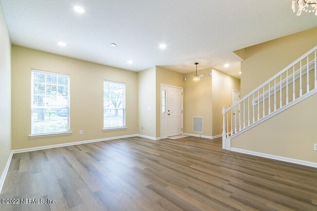 Building Photo - 825 Marjories Way