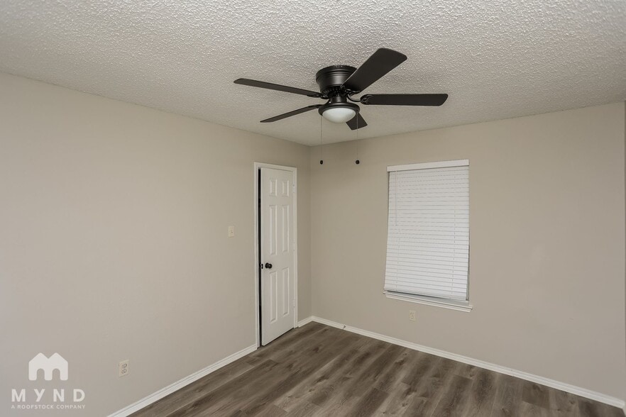 Building Photo - 605 Raven Dr