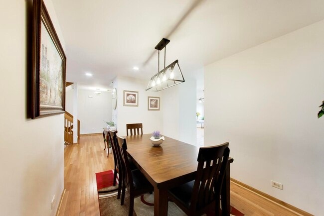 Building Photo - 943 W Essex Pl