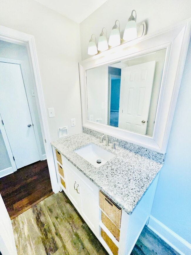 Building Photo - 3 bed 1.5 bath ranch style house *50% off the first month with a 12 month lease*